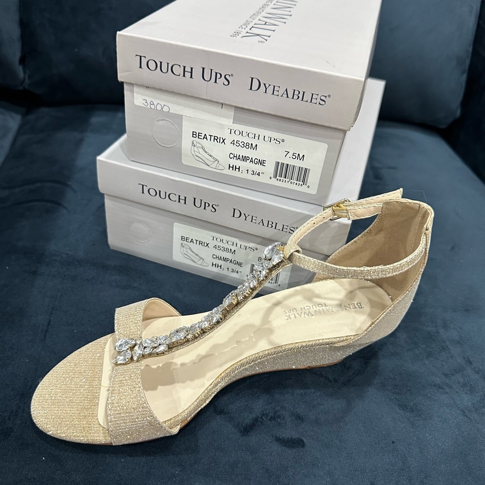 Benjamin Walk Sandals Beige Rhinestone T-Strap